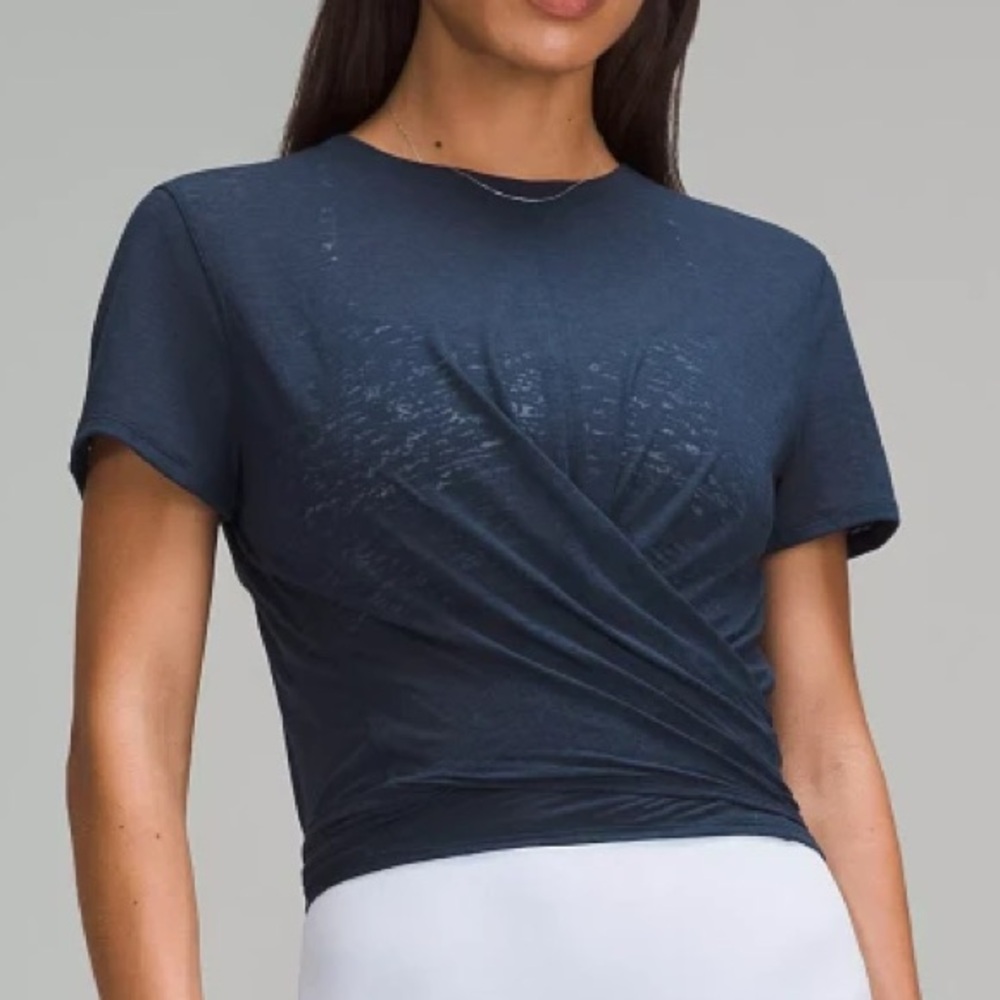 Lululemon Athletica Tie-Waist Breathable Short Sleeve Navy 4
